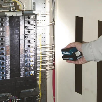 Makita akumulatorska LED lampa 10.8V DEBML103-3