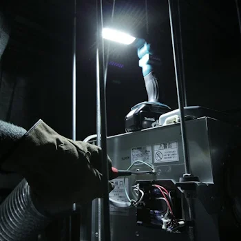 Makita akumulatorska LED lampa 18V DML816X Makita akumulatorska LED lampa 18V DML816X