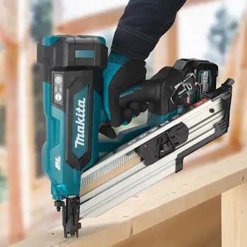 Makita akumulatorski zabijač eksera 40V max XGT BN001GD201 Makita akumulatorski zabijač eksera 40V max XGT BN001GD201