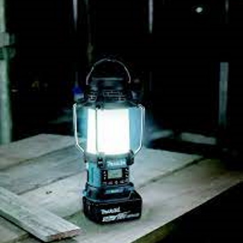 Makita akumulatorski radio sa fenjerom 14.4/18V DMR055 Makita akumulatorski radio sa fenjerom 14.4/18V DMR055