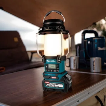 Makita akumulatorski radio sa fenjerom 40V XGT MR009GZ Makita akumulatorski radio sa fenjerom 40V XGT MR009GZ