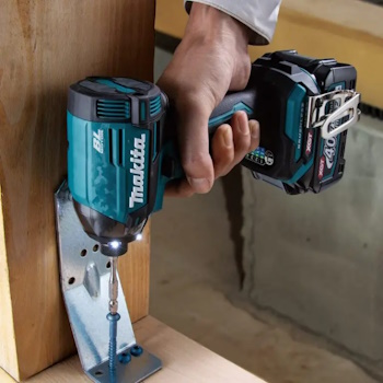 Makita akumulatorski udarni odvijač 40V TD002GD202 Makita akumulatorski udarni odvijač 40V TD002GD202