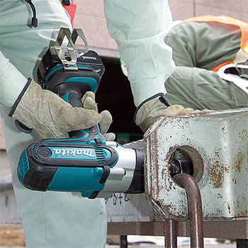 Makita akumulatorski udarni odvijač DTW450Z Makita akumulatorski udarni odvijač DTW450Z