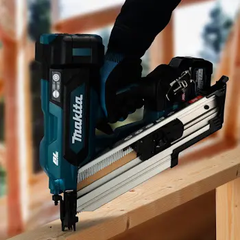 Makita akumulatorski zabijač eksera 40V max XGT BN001GZ Makita akumulatorski zabijač eksera 40V max XGT BN001GZ
