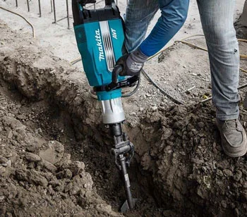 Makita čekić za rušenje HM1512 Makita čekić za rušenje HM1512