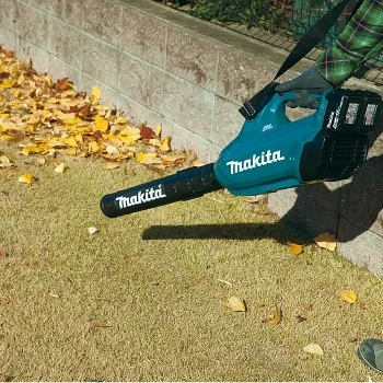 Makita akumulatorska duvalica sa punjačem i dve baterije DUB362Z23RDAKC-3