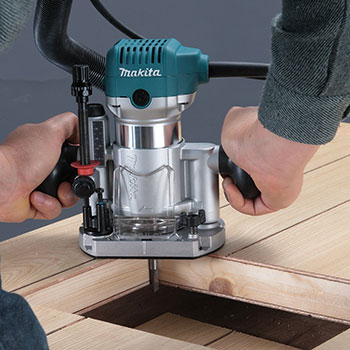 Makita jednoručna glodalica RT0700CX2J-2