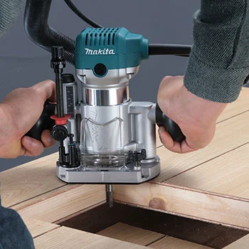 Makita jednoručna glodalica RT0700CX2J-2