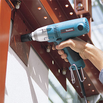 Makita udarni odvijač 6953 Makita udarni odvijač 6953