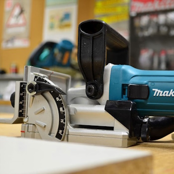 Makita glodalica za žljebove 700W PJ7000J-4