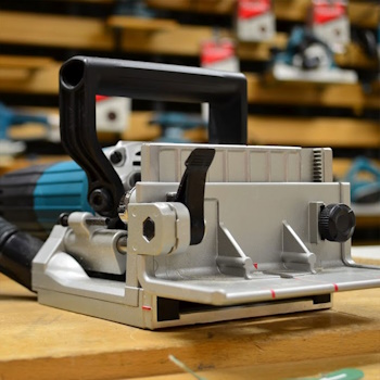 Makita glodalica za žljebove 700W PJ7000J Makita glodalica za žljebove 700W PJ7000J