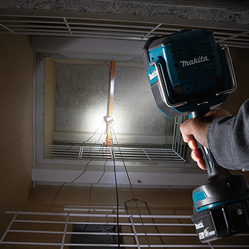 Makita akumulatorska LED lampa 18V LXT DEBDML812 Makita akumulatorska LED lampa 18V LXT DEBDML812