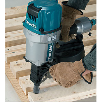 Makita pneumatski zabijač eksera u redeniku AN960 Makita pneumatski zabijač eksera u redeniku AN960