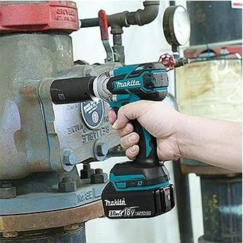 Makita akumulatorski udarni odvijač DTW285RFE Makita akumulatorski udarni odvijač DTW285RFE