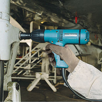 Makita udarni odvijač 6904VH Makita udarni odvijač 6904VH
