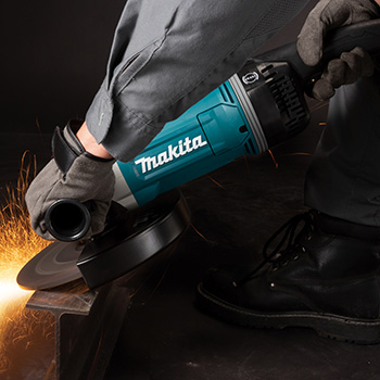 Makita ugaona brusilica 2800W GA9070X1 Makita ugaona brusilica 2800W GA9070X1
