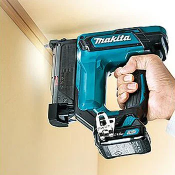 Makita bežični zakivač klinastih eksera PT354DZ Makita bežični zakivač klinastih eksera PT354DZ