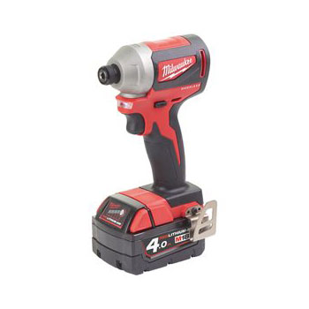 Milwaukee akumulatorski udarni odvijač 18V 1/4” 4Ah M18 CBLID-402C Milwaukee akumulatorski udarni odvijač 18V 1/4” 4Ah M18 CBLID-402C