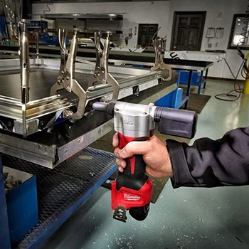 Milwaukee akumulatorski pištolj za pop nitne 12V M12 BPRT-0 Milwaukee akumulatorski pištolj za pop nitne 12V M12 BPRT-0