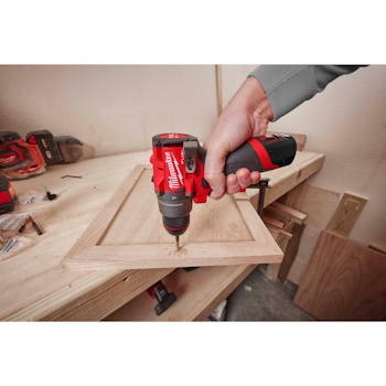 Milwaukee bušilica-odvijač 12V 2Ah M12 FPD2-202X 4933479868 Milwaukee bušilica-odvijač 12V 2Ah M12 FPD2-202X 4933479868