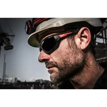 Milwaukee zaštitne naočare tamne 4932471884 Milwaukee zaštitne naočare tamne 4932471884