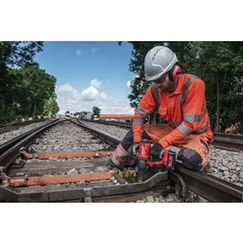 Milwaukee aku udarni pištolj 1