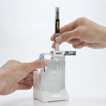 Olfa kutija za lomljenje i čuvanje istupljenih segmenata nožića DC-6-1