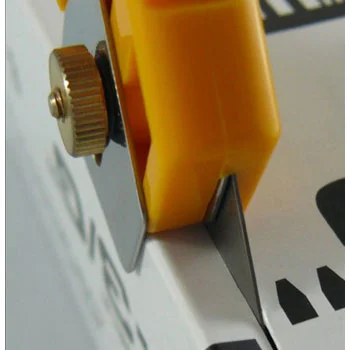 Olfa profesionalni skalpel 18mm CL Olfa profesionalni skalpel 18mm CL