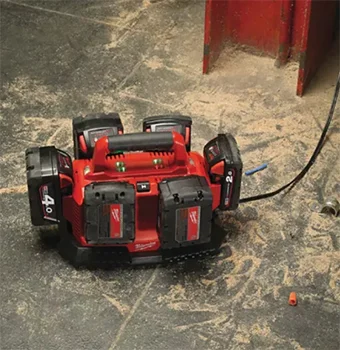 Milwaukee punjač za 6 baterija M1418 C6 4932430086-1