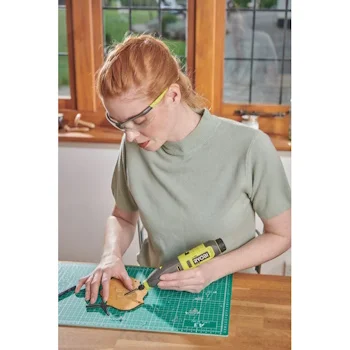 Ryobi bežični alat za rezbarenje USB Lithium™ 4V (2.0Ah) RPC4-120G-1 Ryobi bežični alat za rezbarenje USB Lithium™ 4V (2.0Ah) RPC4-120G-1