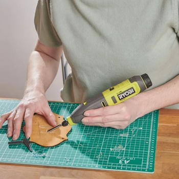 Ryobi bežični alat za rezbarenje USB Lithium™ 4V (2.0Ah) RPC4-120G Ryobi bežični alat za rezbarenje USB Lithium™ 4V (2.0Ah) RPC4-120G