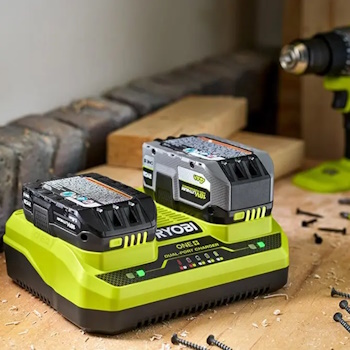 Ryobi dupli punjač za aku baterije ONE+ 18V RC18240-1