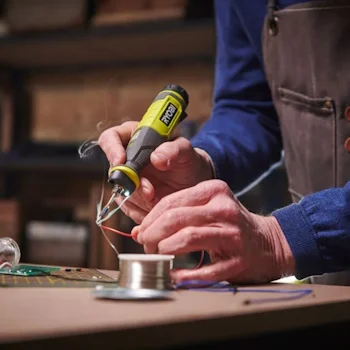 Ryobi kompaktna bežična lemilica USB Lithium™ 4V (2.0Ah) RSI4-120G Ryobi kompaktna bežična lemilica USB Lithium™ 4V (2.0Ah) RSI4-120G