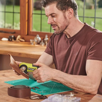 Ryobi kompaktni bežični alat za sečenje USB Lithium™ 4V (2.0Ah) RCT4-120G-1