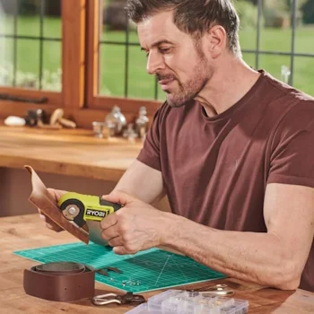 Ryobi kompaktni bežični alat za sečenje USB Lithium™ 4V (2.0Ah) RCT4-120G-1 Ryobi kompaktni bežični alat za sečenje USB Lithium™ 4V (2.0Ah) RCT4-120G-1