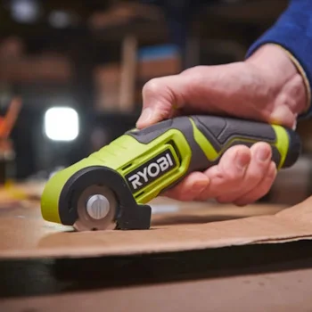 Ryobi kompaktni bežični alat za sečenje USB Lithium™ 4V (2.0Ah) RCT4-120G-6 Ryobi kompaktni bežični alat za sečenje USB Lithium™ 4V (2.0Ah) RCT4-120G-6