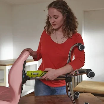 Ryobi kompaktni bežični okretni odvijač USB Lithium™ 4V (2.0Ah) RSDP4-120G Ryobi kompaktni bežični okretni odvijač USB Lithium™ 4V (2.0Ah) RSDP4-120G