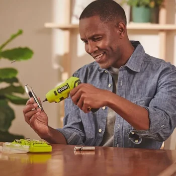 Ryobi kompaktni bežični okretni odvijač USB Lithium™ 4V (2.0Ah) RSDP4-120G Ryobi kompaktni bežični okretni odvijač USB Lithium™ 4V (2.0Ah) RSDP4-120G