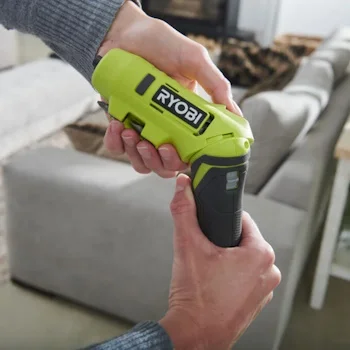Ryobi kompaktni bežični okretni odvijač USB Lithium™ 4V (2.0Ah) RSDP4-120G Ryobi kompaktni bežični okretni odvijač USB Lithium™ 4V (2.0Ah) RSDP4-120G