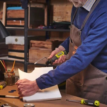 Ryobi kompaktni bežični vrući rezač USB Lithium™ 4V (2.0 Ah) RHC4-120G-2