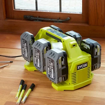 Ryobi punjač baterija 4A sa 6 portova 18V ONE+™ RC18640-2