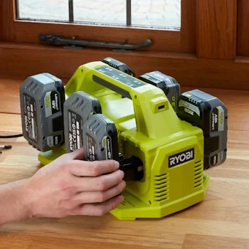 Ryobi punjač baterija 4A sa 6 portova 18V ONE+™ RC18640-3