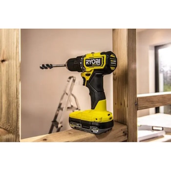Ryobi udarna bušilica HP sa 2 baterije 2Ah i punjačem set RDD18C-220S Ryobi udarna bušilica HP sa 2 baterije 2Ah i punjačem set RDD18C-220S