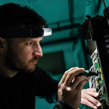 Scangrip punjiva LED prednja lampa sa senzorom I-VIEW 03.6212 Scangrip punjiva LED prednja lampa sa senzorom I-VIEW 03.6212