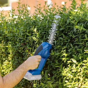 Scheppach aku makaze za travu/živu ogradu IXES C-HTGS200-X + set punjač 2.4A i baterija 4.0Ah Scheppach aku makaze za travu/živu ogradu IXES C-HTGS200-X + set punjač 2.4A i baterija 4.0Ah