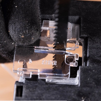 Scheppach aku ubodna testera Brushless IXES Solo BC-JS254-X + set punjač 2.4A i baterija 4.0Ah-7