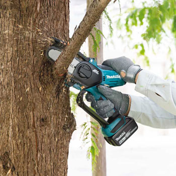 Makita akumulatorska lančana testera 18V DUC101Z Makita akumulatorska lančana testera 18V DUC101Z