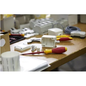 Wiha električarski odvijač tanki SoftFinish® 3.5x100mm W35446 Wiha električarski odvijač tanki SoftFinish® 3.5x100mm W35446