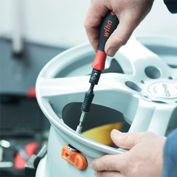 Wiha garnitura alata TPMS za sistem kontrole pritiska u gumama W40257 Wiha garnitura alata TPMS za sistem kontrole pritiska u gumama W40257