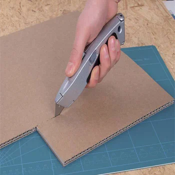 Wolfcraft profesionalni skalpel sa uvlačivim sečivom i magacinom za sečiva 4132000-2